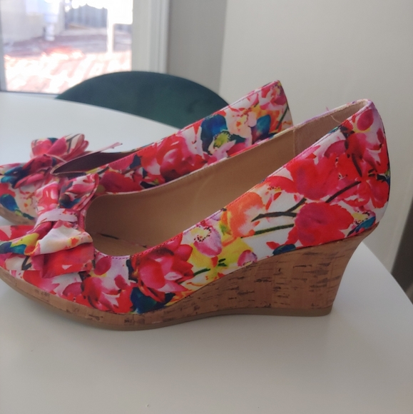 Dexflex Comfort wedges open toe floral pattern from Dexter Shoes, BNWT - Picture 2 of 6
